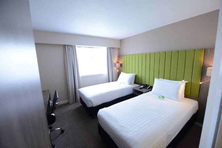 Room 6 of 70