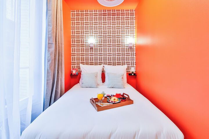 Room 8 of 77