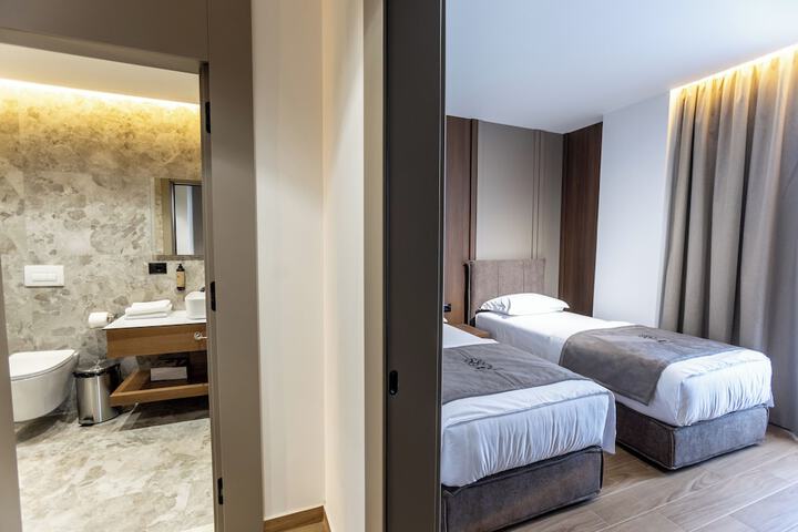 Room 27 of 114