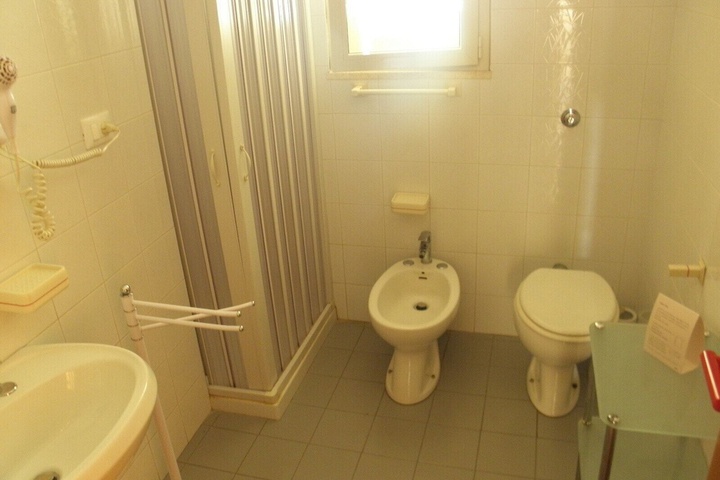 Room 24 of 64