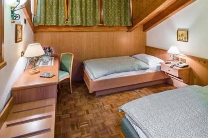 Room 12 of 24