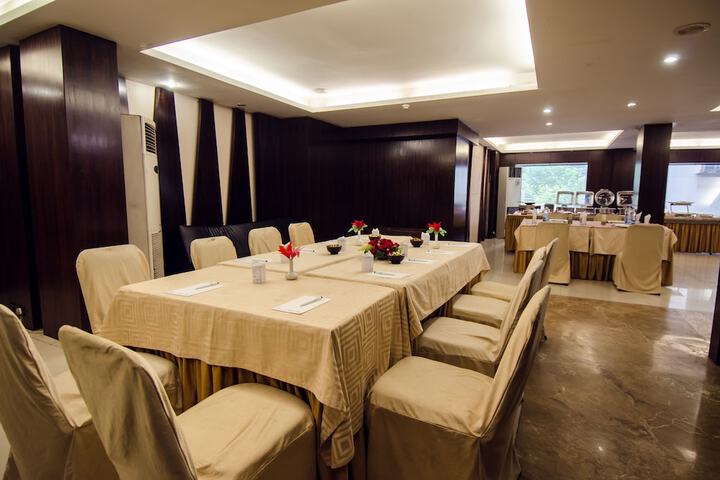 Ballroom/Hall 60 of 78
