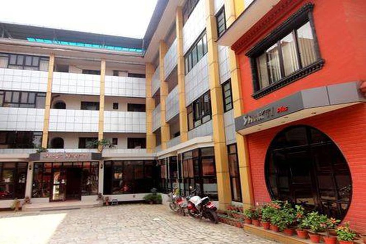 Hotel Exterior 16 of 17
