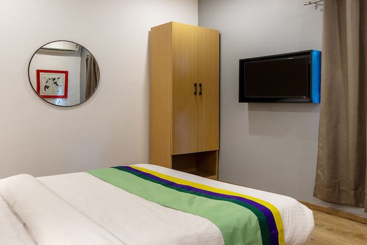 Room 16 of 35