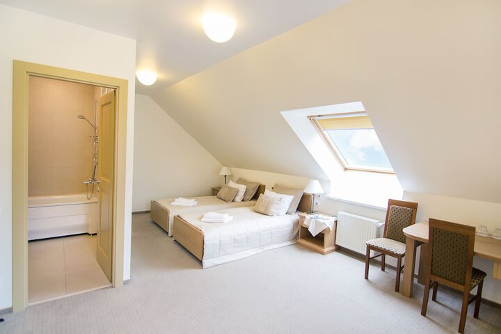 Room 10 of 74