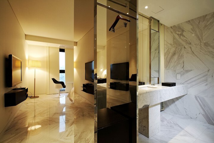 Room 6 of 26
