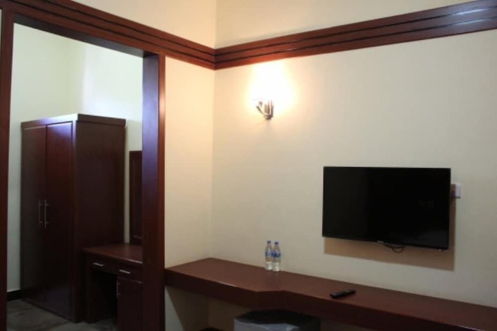 Room 7 of 38