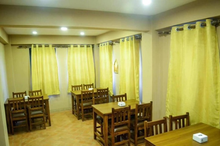 Dining 10 of 17