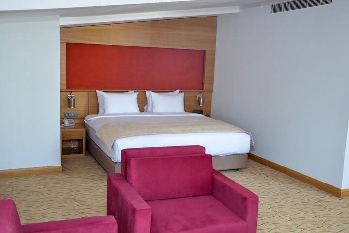 Room 14 of 76