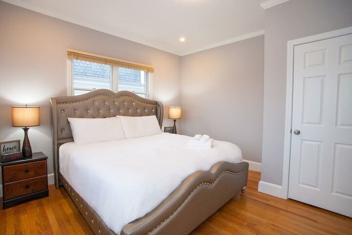 Room 6 of 33