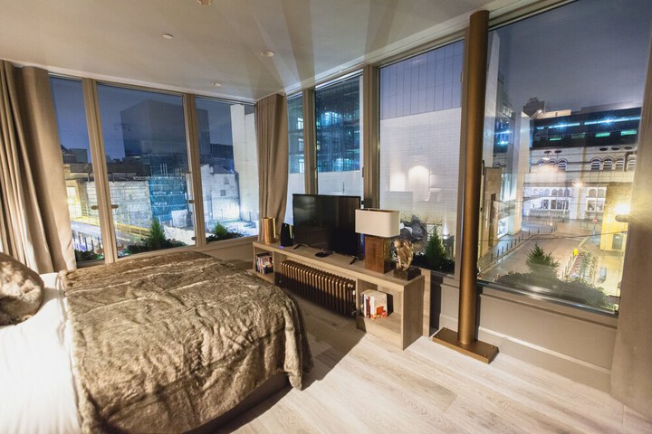 Room 11 of 35