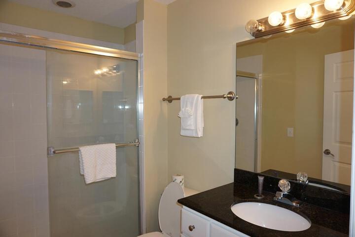 Room 18 of 132
