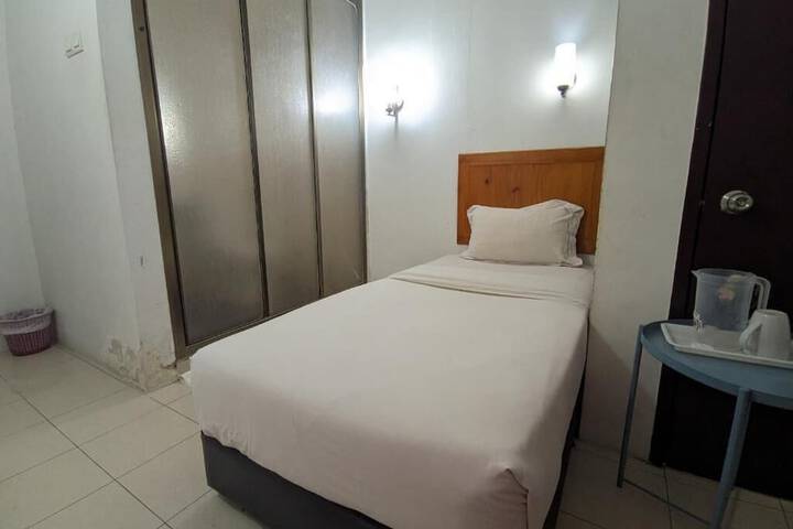 Room 12 of 19