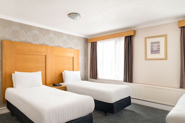 Room 14 of 32