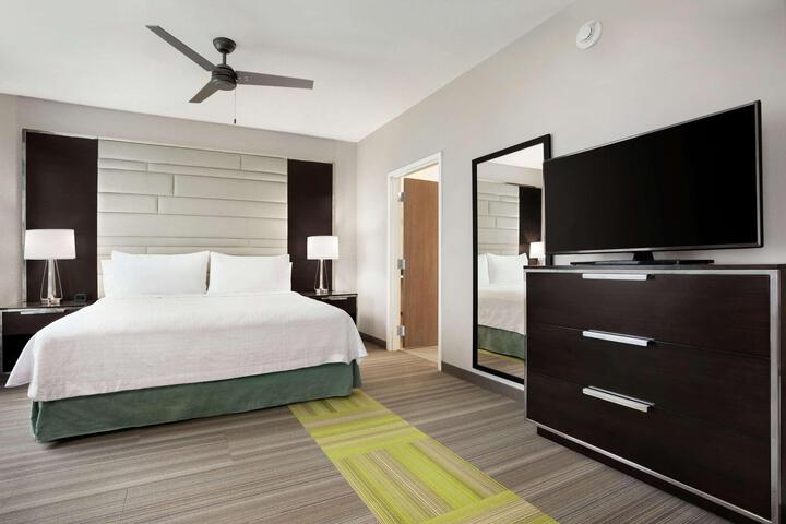 2 Queen Hearing Accessible Studio Suite (8 of 15)