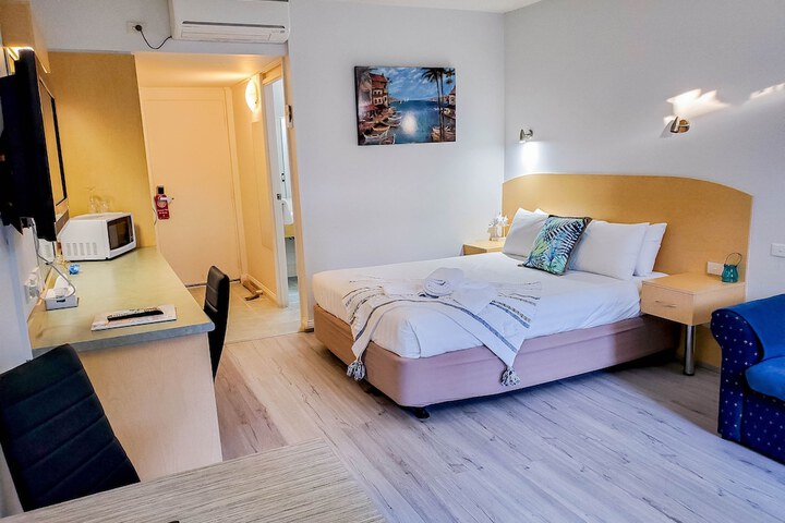 Room 21 of 100
