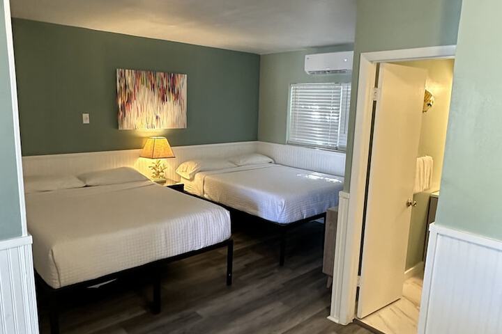 Room 33 of 46