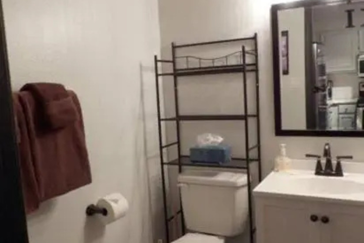 Room 6 of 12