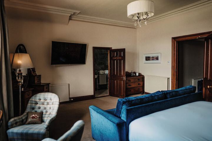 Room 16 of 102
