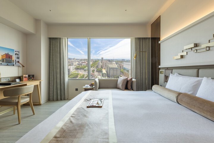 Room 12 of 32