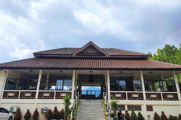 Taman Teratai Hotel