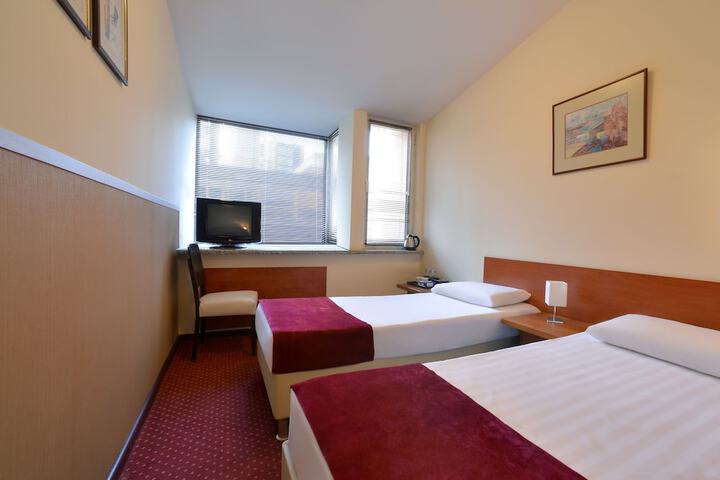 Room 31 of 60