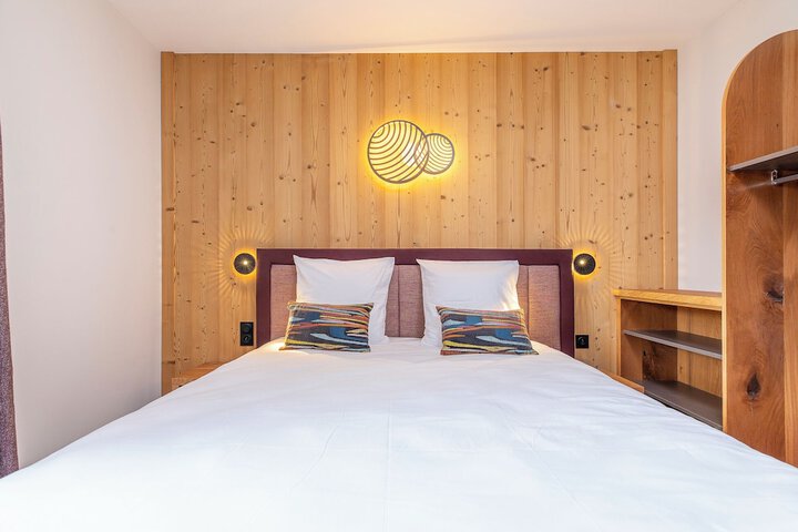 Room 15 of 89