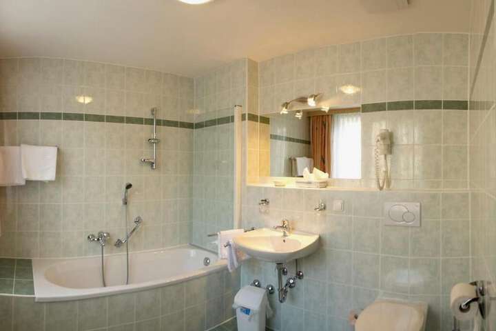 Room 13 of 20