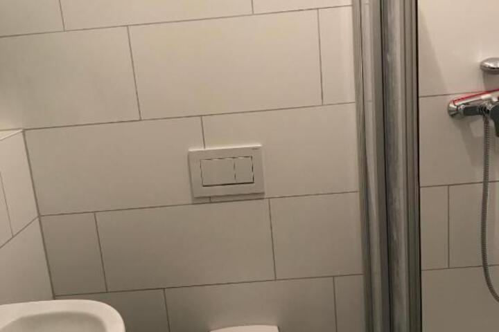 Room 5 of 11