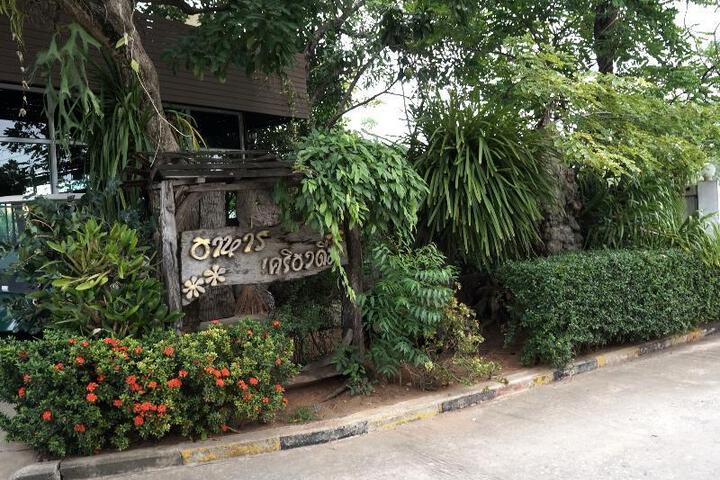 Hotel Exterior 2 of 6