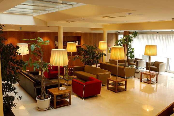 Entrance & Lobby