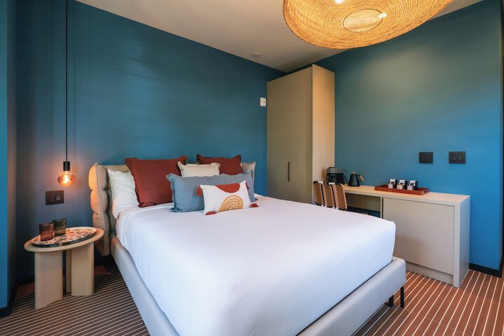 Room 18 of 42