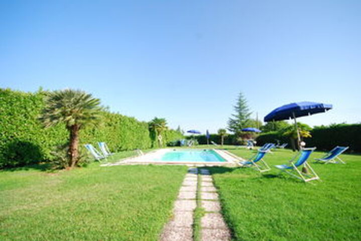 Pool 14 of 18