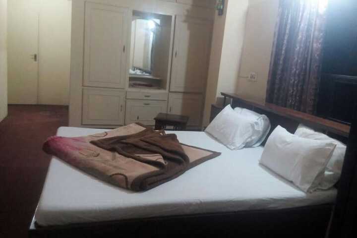Room 14 of 14