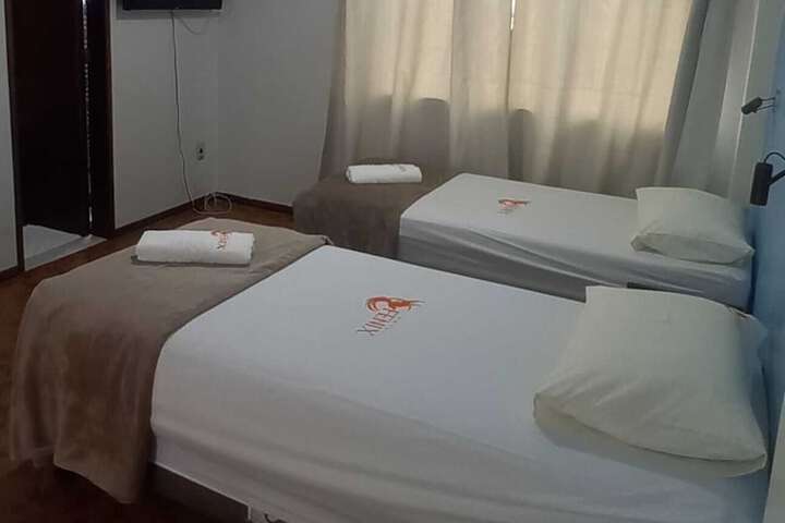 Room 2 of 33