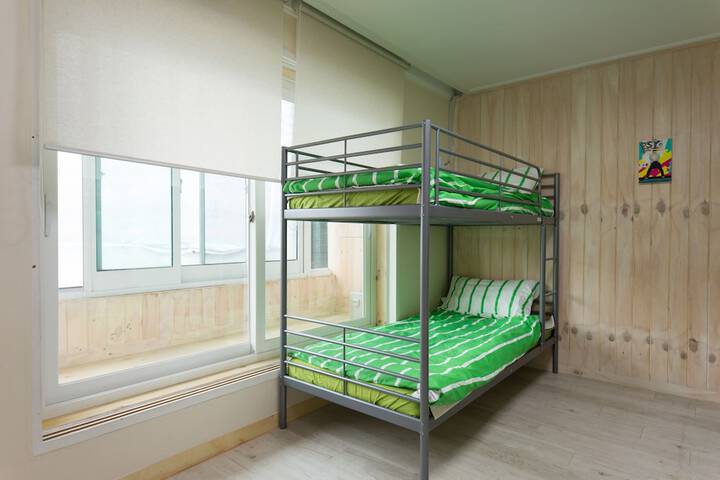 Childrens Theme Room
