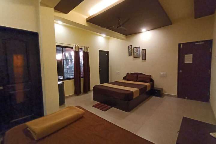 Room 18 of 144
