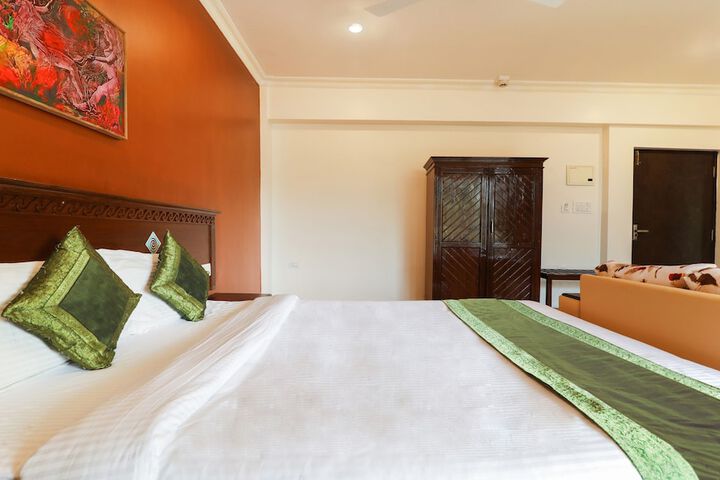 Room 15 of 32