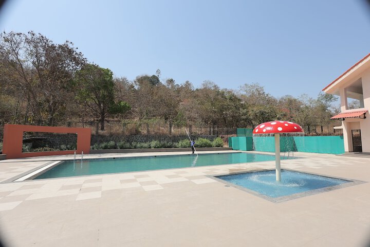 Pool 33 of 77