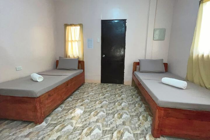 Room 6 of 17