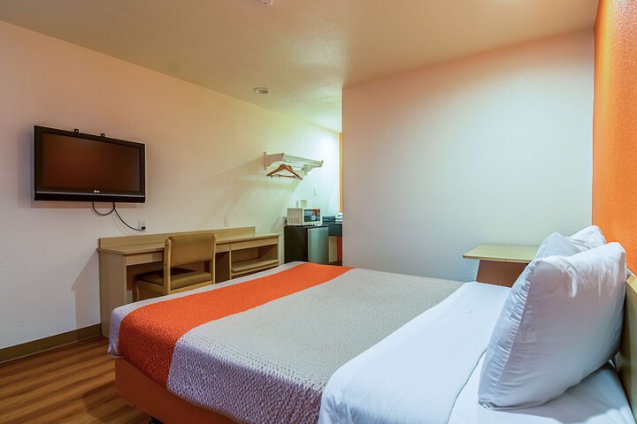 Room 8 of 30