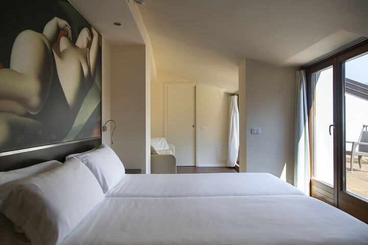 Room 28 of 49