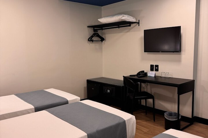 Room 4 of 23