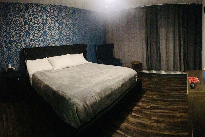 Room 12 of 77