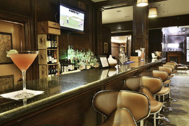 Lounge 41 of 48