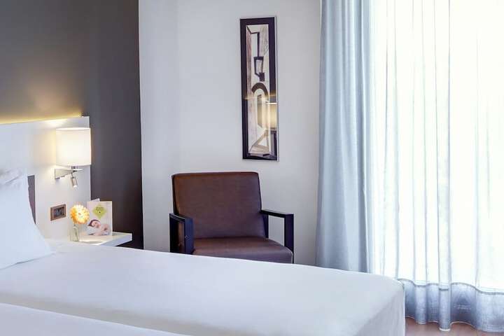 Room 12 of 48
