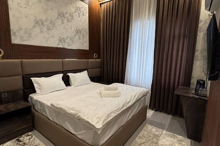 Room 10 of 21