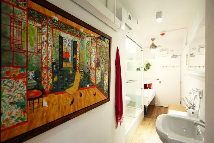 Room 22 of 48