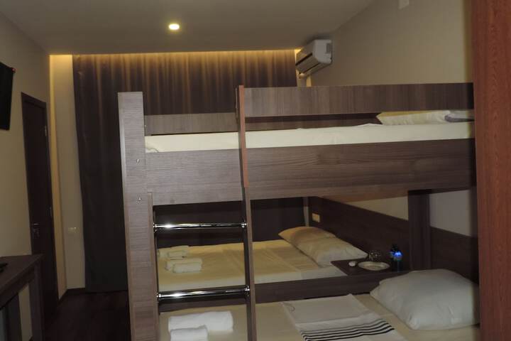 Room 4 of 78