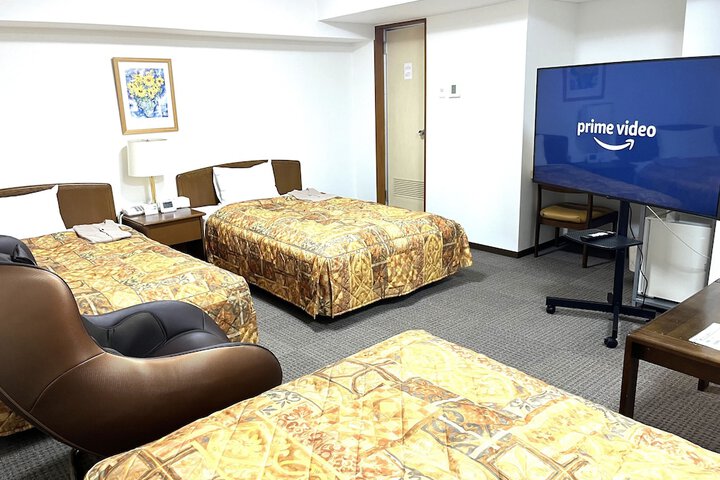 Room 8 of 33